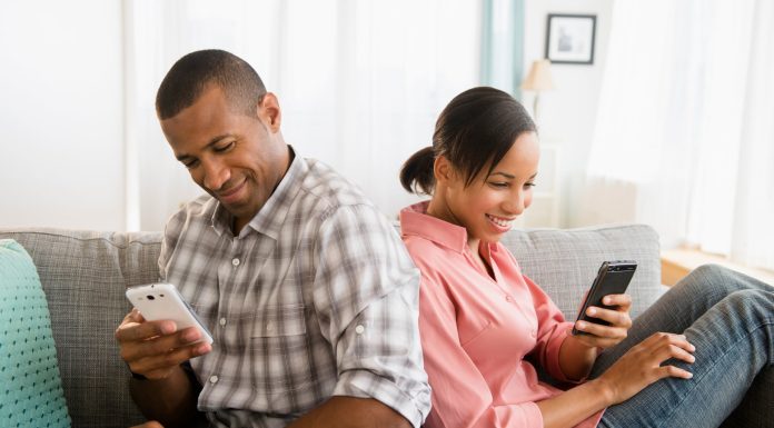 Are you a screen-snubber whose phone use is ruining your relationship? Take this test!